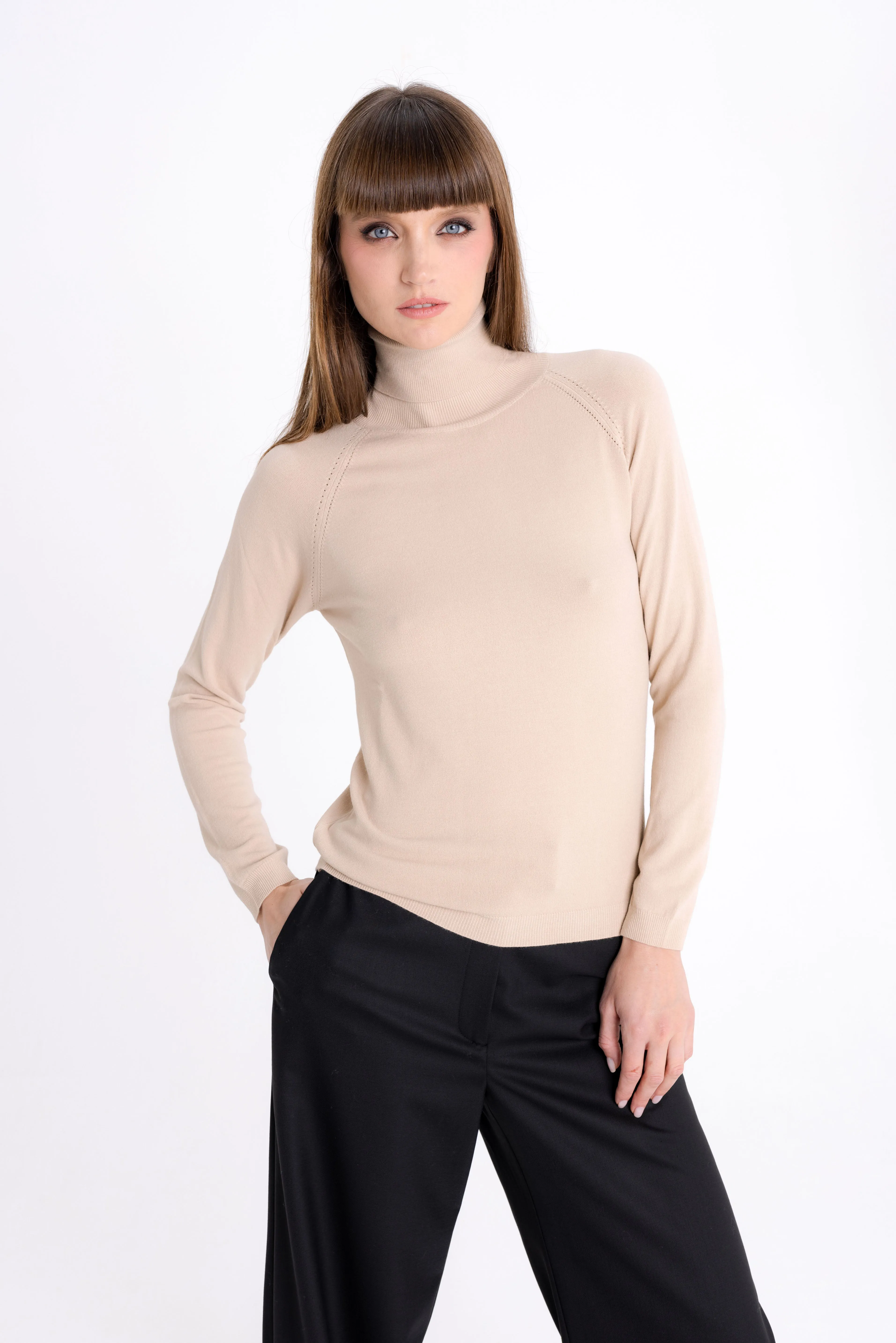 BEIGE TURTLENECK SWEATER