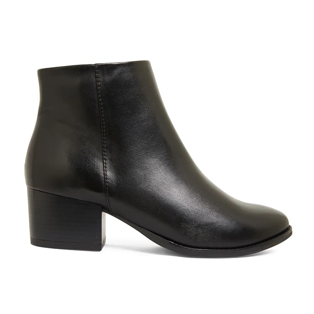 Vera Boot in Black Leather